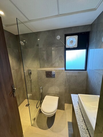 Bathroom in 1 RK Builder Floor at Sector 40 – for Rent
