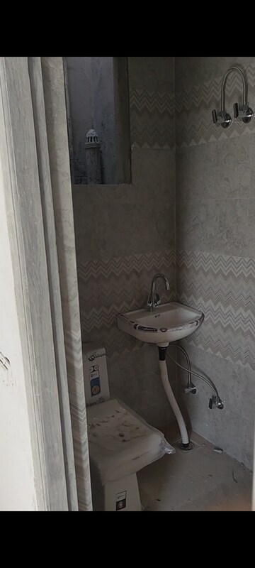 Bathroom in 2 BHK Builder Floor at Sector 40 – for Rent