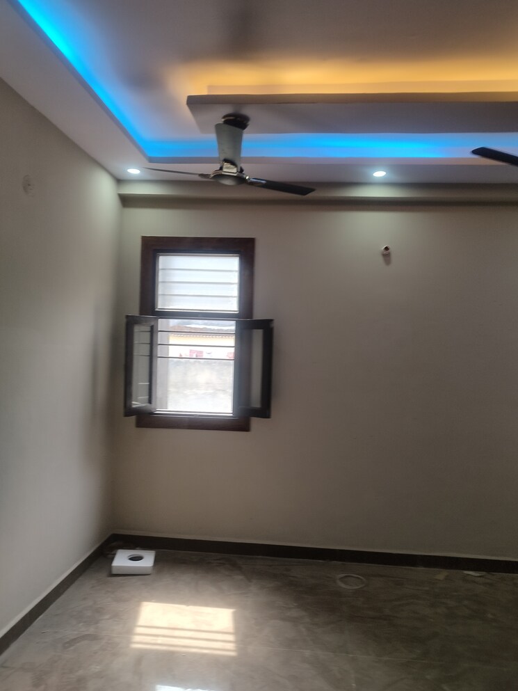 Room, balaji-enclaves 3 Bedroom 100 Sq.Yd. Apartment In Govindpuram Ghaziabad 8347906