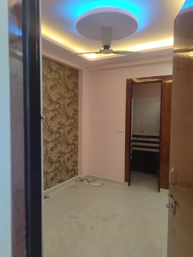 Room, balaji-enclaves 3 Bedroom 100 Sq.Yd. Apartment In Govindpuram Ghaziabad 8347906