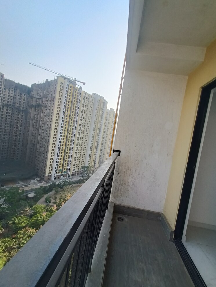 Balcony, runwal-gardens 1.5 Bedroom 550 Sq.Ft. Apartment In Dombivli East Thane 8347900