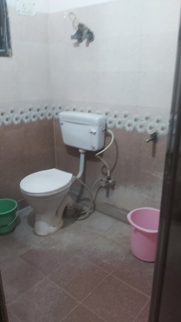Bathroom in 1 RK Builder Floor at Mayur Vihar – for Rent