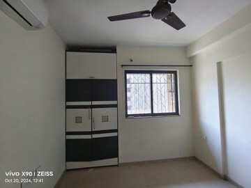 Room in 1 BHK Apartment at Lodha Downtown, Dombivli East – for Rent