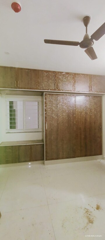 Room in 2.5 BHK Apartment at My Home Tridasa, Tellapur – for Rent