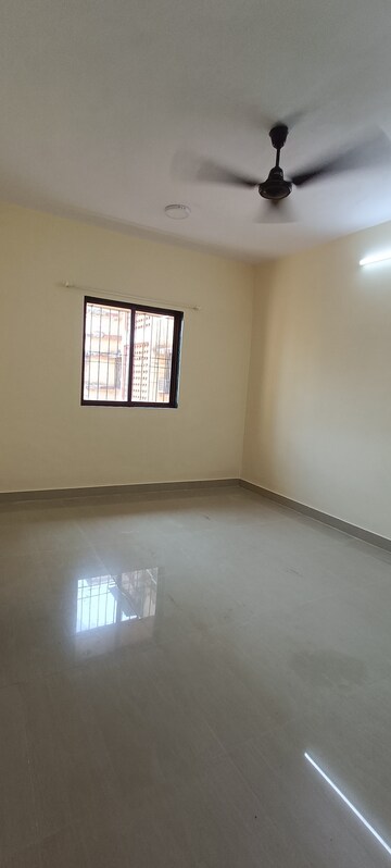 Room in 2 BHK Apartment at Sagar Avenue, Santacruz East – for Rent