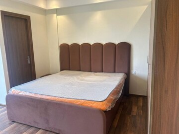 Bedroom in 2 BHK Builder Floor at Hong Kong Bazaar, Sector 57 – for Rent
