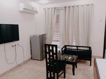 Studio Builder Floor For Rent in Sector 45