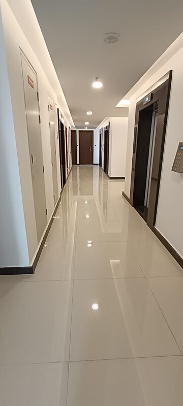  Office Space For Rent in Express Zone, Malad East