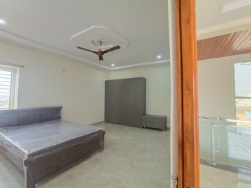 Room in 3 BHK Apartment at Kondapur – for Rent