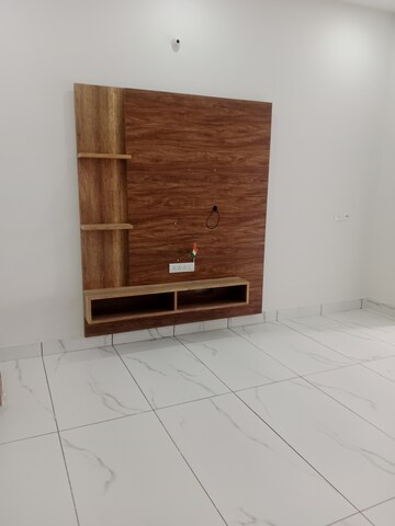 Room in 3 BHK Builder Floor at Sector 7 – for Rent