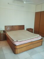 1 BHK + Extra Room 610 Sq.Ft. Apartment in Bldg On Request