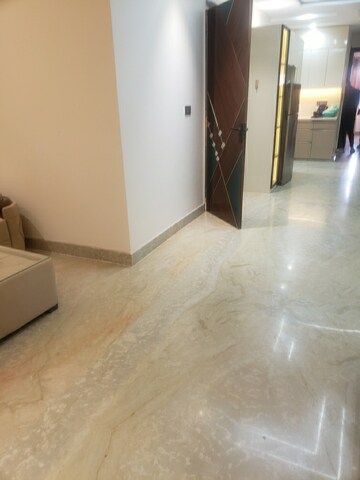 Room in 3 BHK Builder Floor at Janakpuri – for Rent