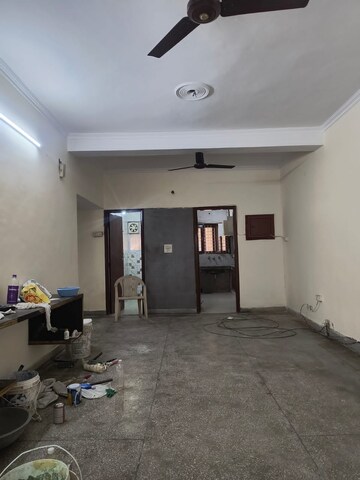 Room in 2 BHK Apartment at Sarita Vihar – for Rent