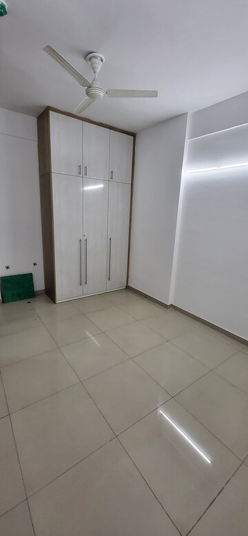 Room in 3 BHK Apartment at Ajnara Grand Heritage, Sector 74 – for Rent