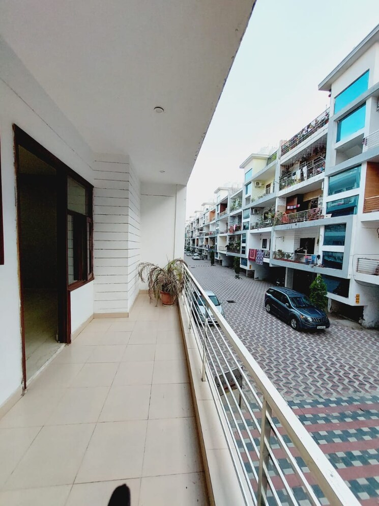 Balcony, peer mucchalla 3 Bedroom 1350 Sq.Ft. Builder Floor In Peer Mucchalla Zirakpur 8348515