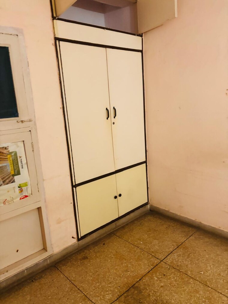 Room, ip extension 3 Bedroom 1250 Sq.Ft. Apartment In Ip Extension Delhi 8348588