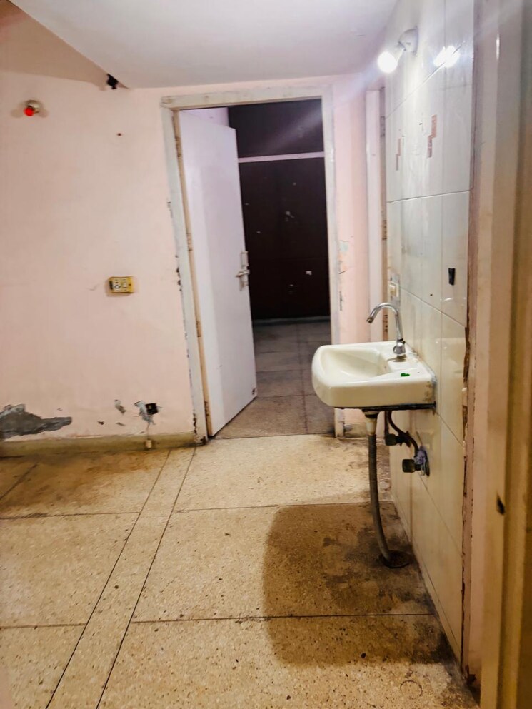 Bathroom, ip extension 3 Bedroom 1250 Sq.Ft. Apartment In Ip Extension Delhi 8348588