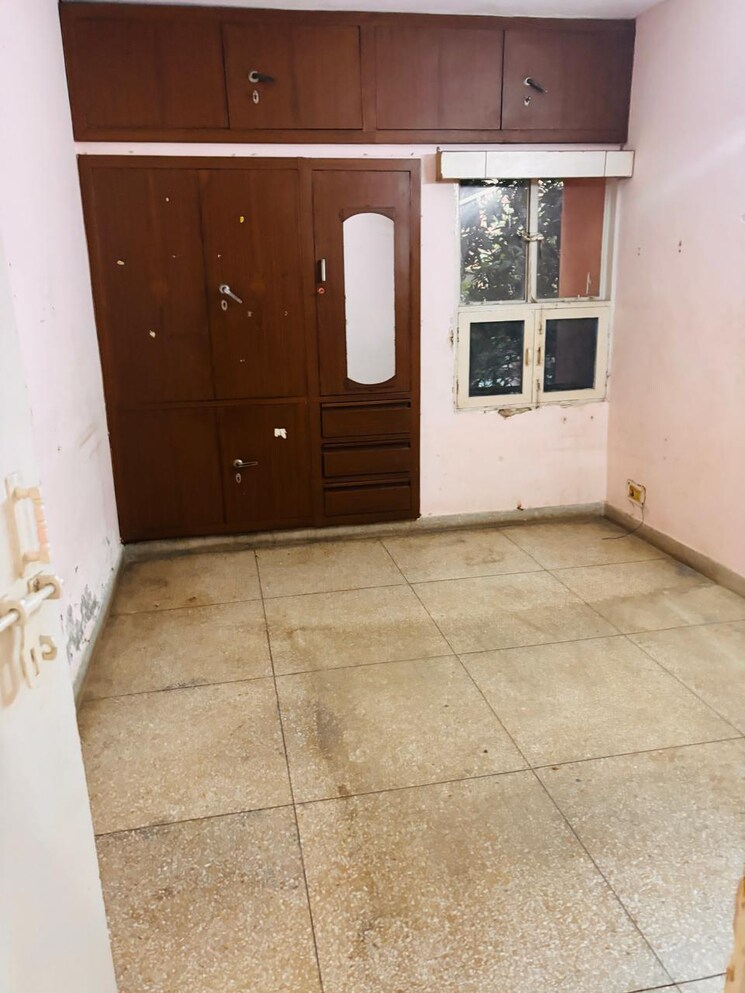 Room, ip extension 3 Bedroom 1250 Sq.Ft. Apartment In Ip Extension Delhi 8348588