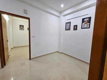 Room in 2 BHK Apartment at Saket – for Rent