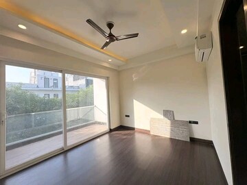 Room in 4 BHK Apartment at Unitech The Close North, Sector 50 – for Sale