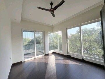 Room in 4 BHK Apartment at Unitech The Close North, Sector 50 – for Sale