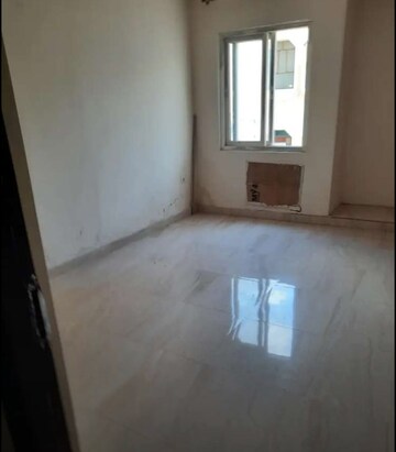Room in 2 BHK Apartment at Hazratganj – for Sale