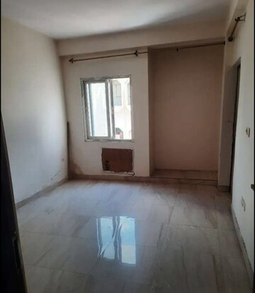 Room in 2 BHK Apartment at Hazratganj – for Sale