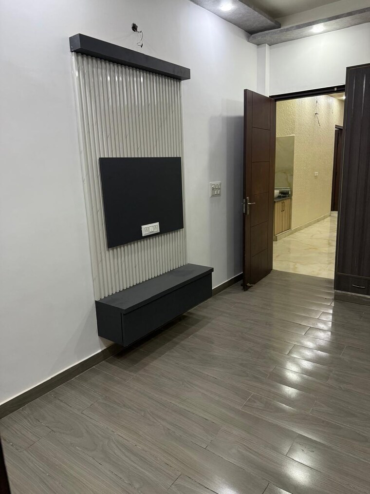 Room, madhavpuram 4 Bedroom 162 Sq.Yd. Builder Floor In Madhavpuram Meerut 8348771