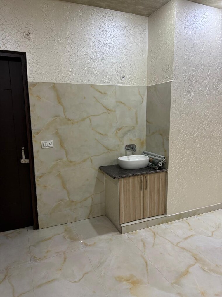 Bathroom, madhavpuram 4 Bedroom 162 Sq.Yd. Builder Floor In Madhavpuram Meerut 8348771