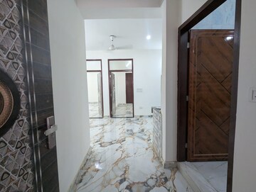 Room in 2 BHK Apartment at Saket – for Rent
