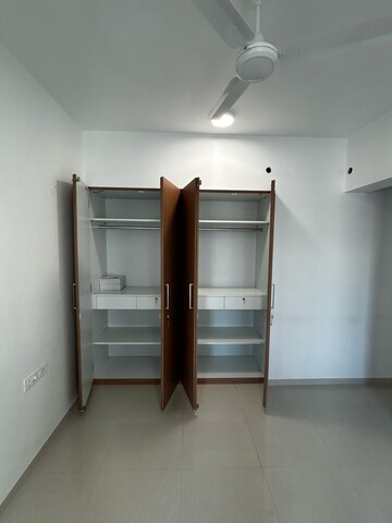 Furnished Amenities in 2 BHK Apartment at Kalpataru Immensa, Kolshet Road – for Rent