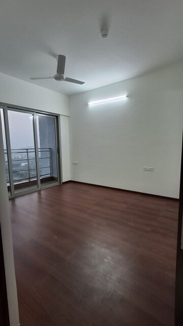 Room in 2 BHK Apartment at Amanora Ascent Towers, Hadapsar – for Rent