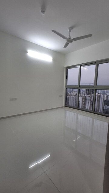 Room in 2 BHK Apartment at Amanora Ascent Towers, Hadapsar – for Rent