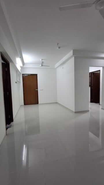 Room in 2 BHK Apartment at Amanora Ascent Towers, Hadapsar – for Rent