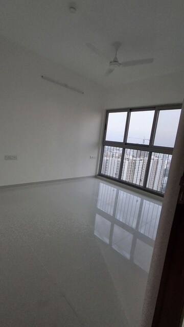 Room in 2 BHK Apartment at Amanora Ascent Towers, Hadapsar – for Rent