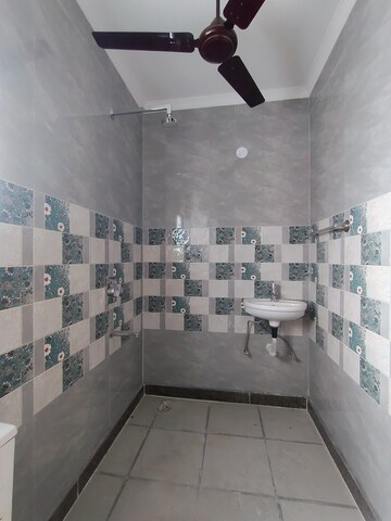 Bathroom in 3 BHK Builder Floor at Sector 40 – for Rent