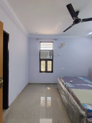 Building Lobby in 3 BHK Builder Floor at Sector 40 – for Rent