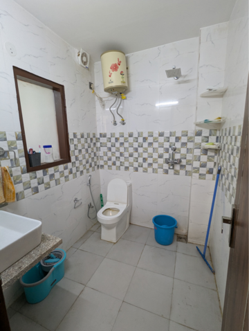 Bathroom in 1 RK Builder Floor at Sector 23 – for Rent