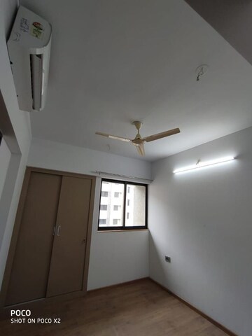 Room in 3 BHK Apartment at Lodha Downtown, Dombivli East – for Rent
