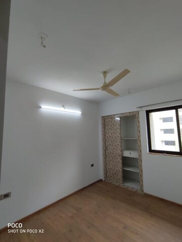 Room in 3 BHK Apartment at Lodha Downtown, Dombivli East – for Rent
