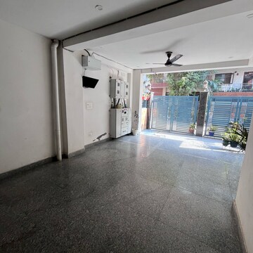 Room in 2 BHK Builder Floor at Ansal Sushant Lok I, Sector 43 – for Rent