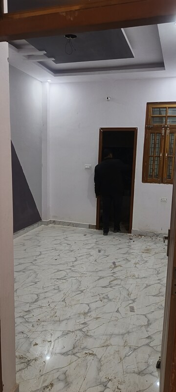 Room in 2 BHK Independent House at Jankipuram Extension – for Sale