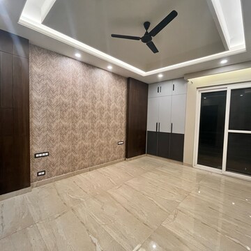 Room in 3 BHK Builder Floor at Ansal Sushant Lok I, Sector 43 – for Rent