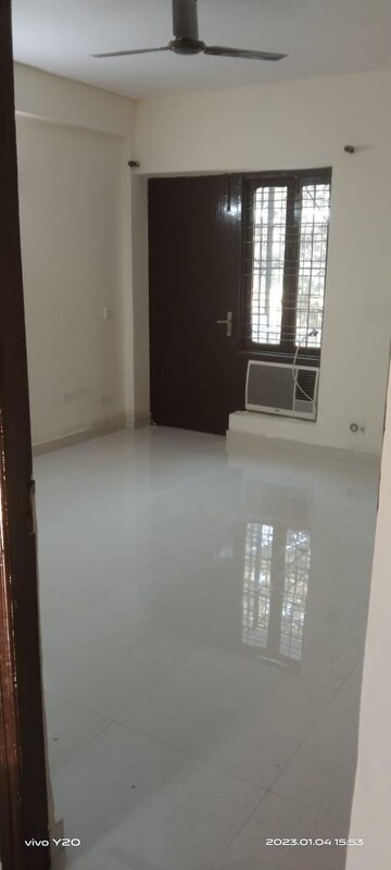 Room in 2.5 BHK Apartment at M2K The White House, Sector 57 – for Rent