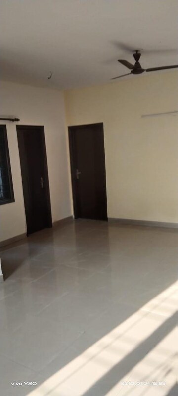 Room in 2.5 BHK Apartment at M2K The White House, Sector 57 – for Rent
