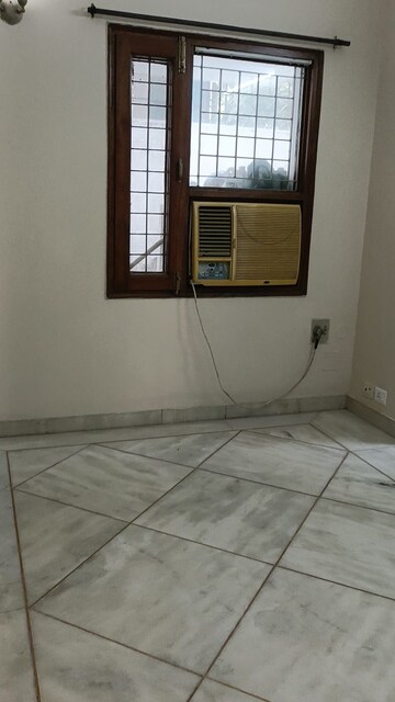 Room in 3 BHK Builder Floor at Vasant Vihar – for Rent