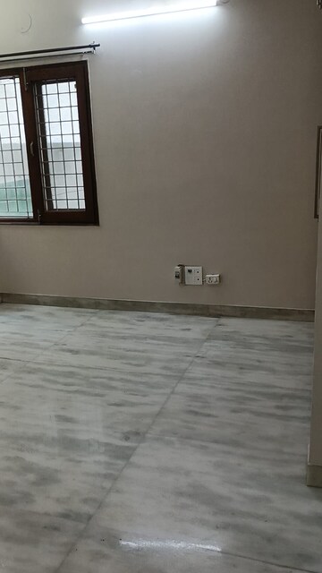Room in 3 BHK Builder Floor at Vasant Vihar – for Rent