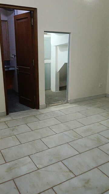 Room in 3 BHK Builder Floor at Vasant Vihar – for Rent