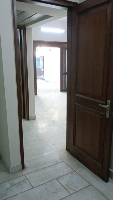 Room in 3 BHK Builder Floor at Vasant Vihar – for Rent