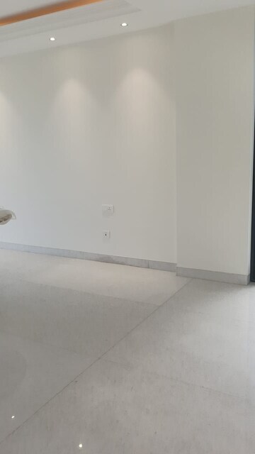 Room in 3 BHK Builder Floor at Vasant Vihar – for Rent
